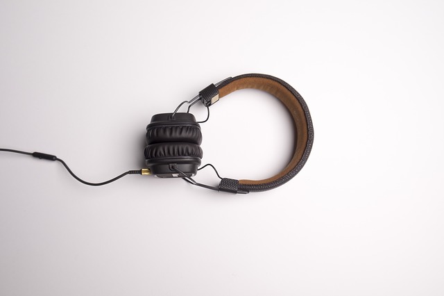 sluchátka s kabelem.jpg